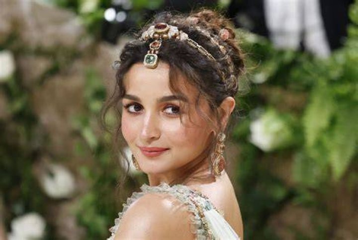 Alia Bhatt 'terribly' misses her mother Soni Social News XYZ