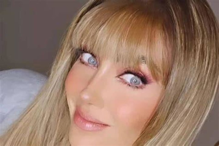 anahi rmm💘 en 2023 Maquillaje para cara redonda, Maquillaje bonito