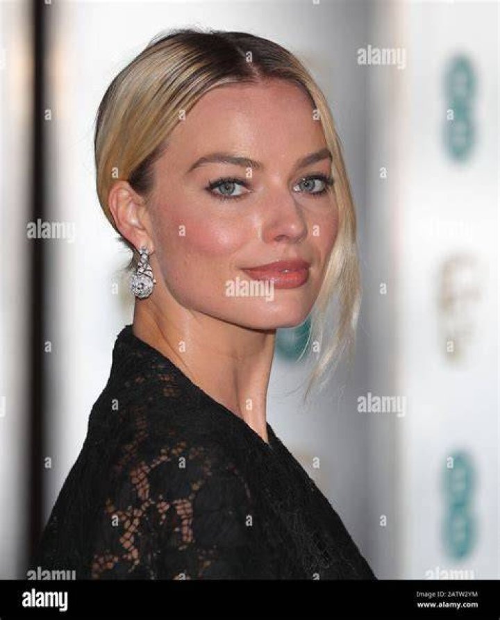 Aussie Actress Margot Robbie Looks Pretty Fantastic On The Cover Of Vanity Fair lifewithoutandy
