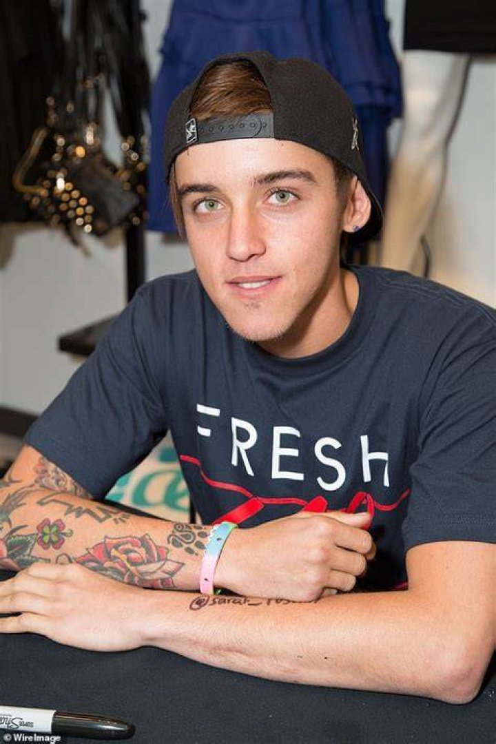 beau brooks &hearts;&hearts; Janoskians Photo (34094651) Fanpop