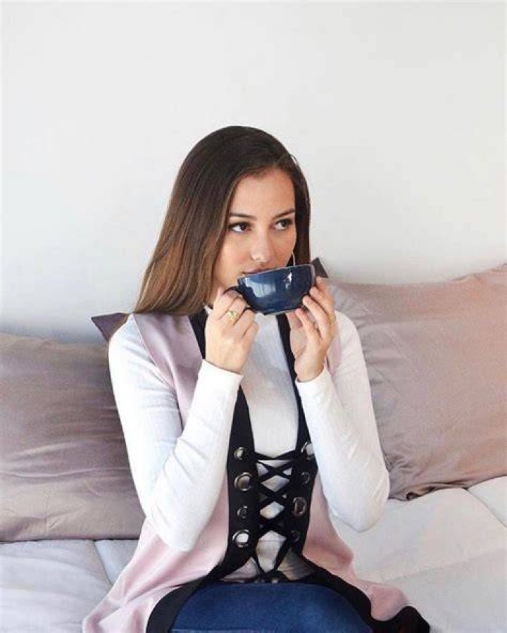 Bella RoyaleDemure