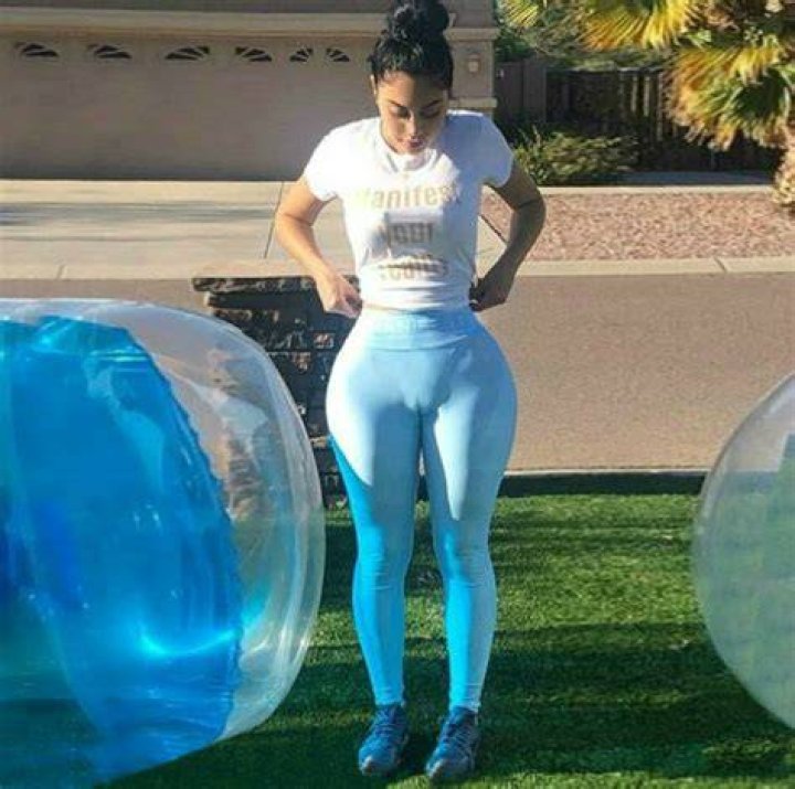 Camel toe Scrolller