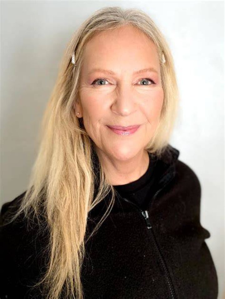 Check Out Mandy Bentley of Beauty by Mandy B Voyage Michigan Magazine