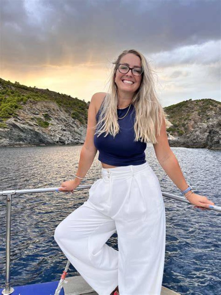 Contact Meredith Steele Creator and Influencer