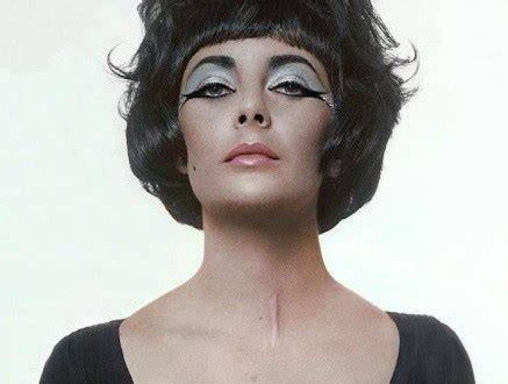 Elizabeth Taylor with her tracheotomy scar still the star of stars