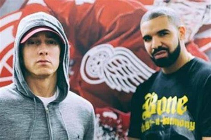 Eminem quashes diss track rumours with surprise guest spot at Drake gig