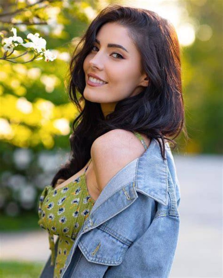 Erin Olash Scrolller