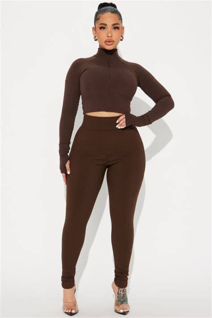 Fashion Nova model puts on sizzling display that makes viewers lose all