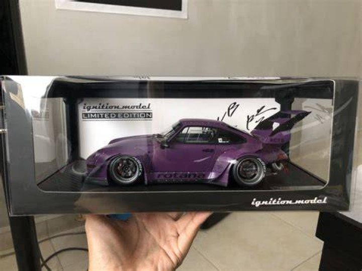 FIGURINE 1/18 PORSCHE 993 RWB AKIRA NAKAI SAN VROOM FOR GT SPIRIT