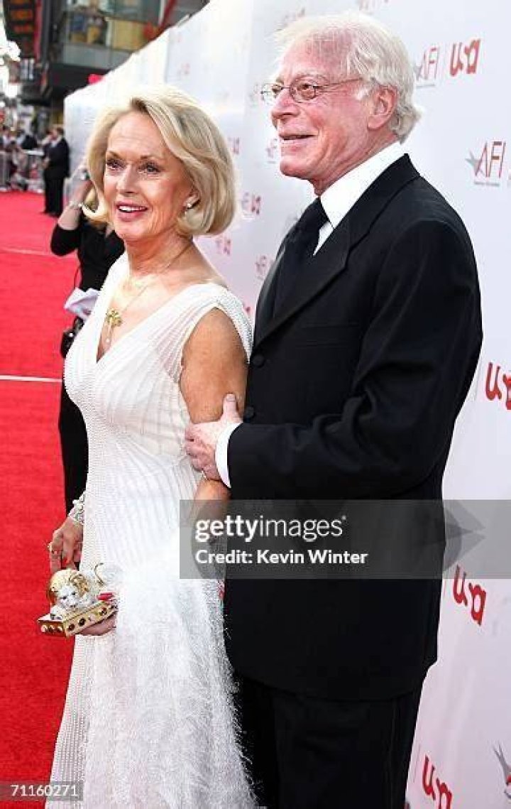 Find About Tippi Hedren Husband & Kids; Is Tippi Hedren still Married? Spouse, Dating, Boyfriend