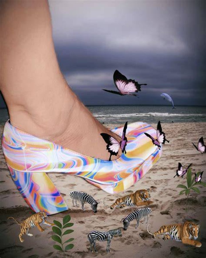 Giantess feet Going for the promotion by Meesterkluitje on DeviantArt
