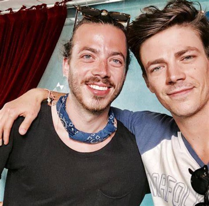 Grant and his brother Tyler at SDCC 2017 Grant gustin, Supergirl and flash, Gustin