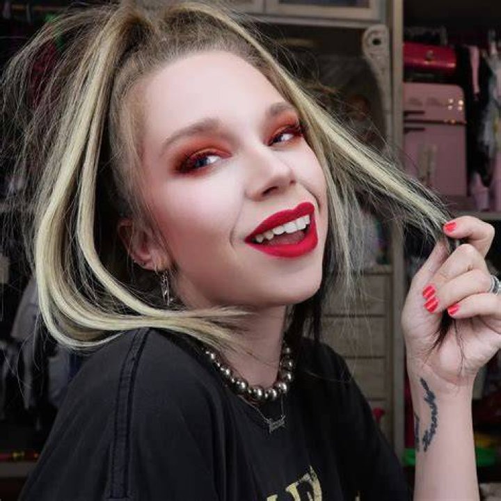 Grav3yardgirl's issues, Glitterforever17's Gay Husband and the Issue
