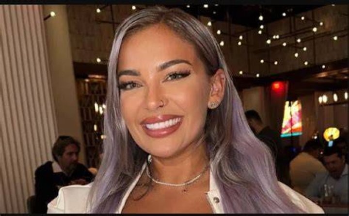 Hayley Davies Bio, Husband, Boyfriend, Age, Wiki, Biography, Net Worth,
