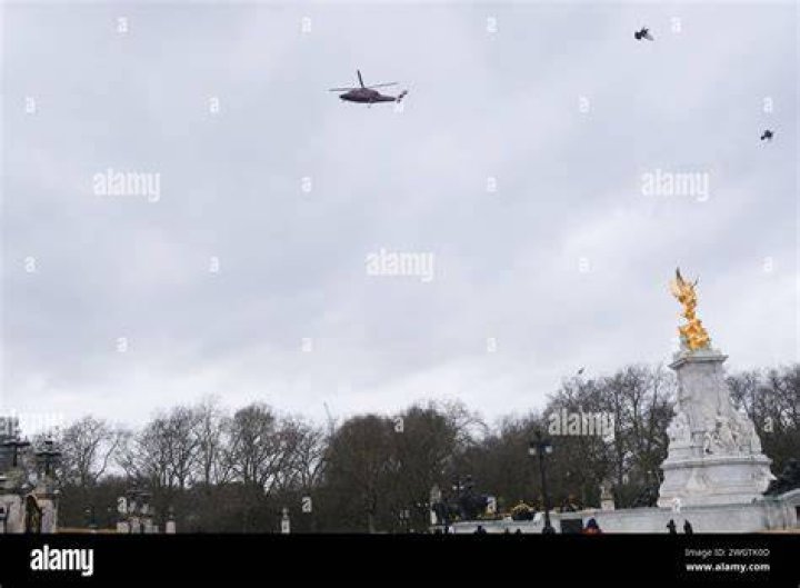 Helicopter lands at Buckingham Palace, as Prince Harry expected AFP