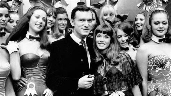 Hugh Hefner with cover girls Sandy Bentley and Mandy Bentley News Photo