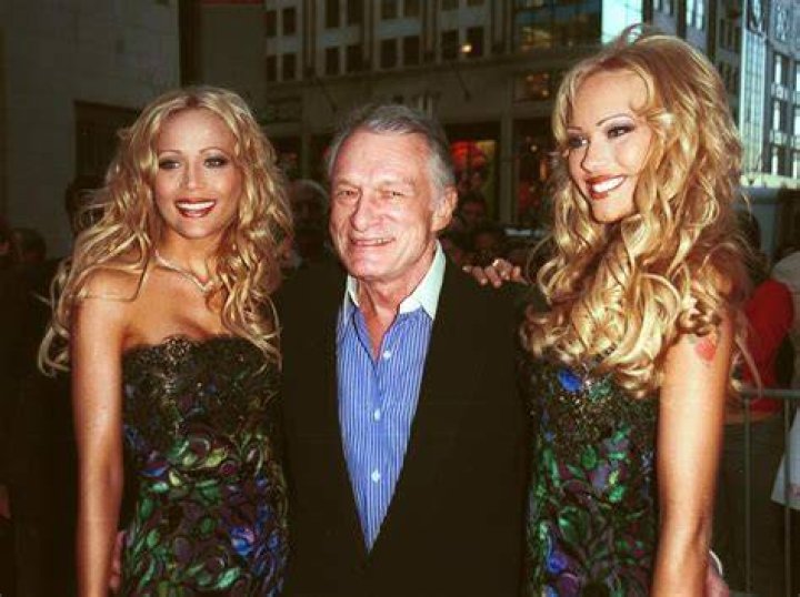 Hugh Hefner with the Bentley Twins for Vanity Fair, 1999 r