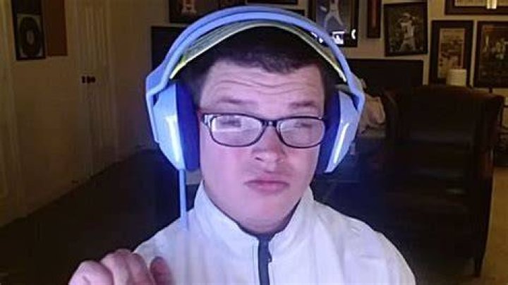 &iquest;Qui&eacute;n es Twitch Streamer Sketch? &iquest;Qu&eacute; pasa hermano? Play Gu&iacute;as