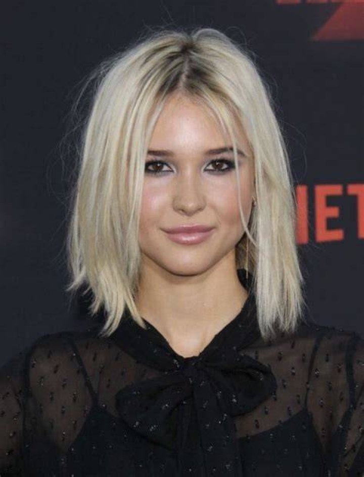 Isabel May AlexaandKatie netflix friendship love family watching