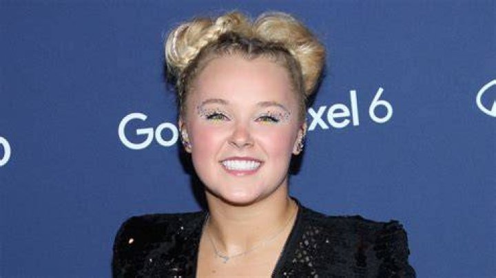 JoJo Siwa Says She Wasn't Invited to 2022 Nickelodeon Kids' Choice Awards