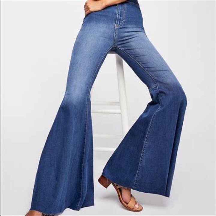 Just Float On Flare Jeans Sexy cowgirl outfits, Sexy jeans girl, Sexy