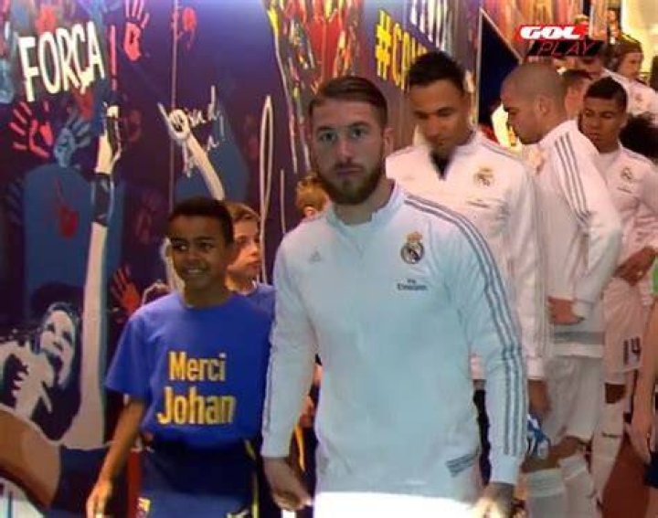 Lamine Yamal with Sergio Ramos in El Clasico 20152016. r/soccer