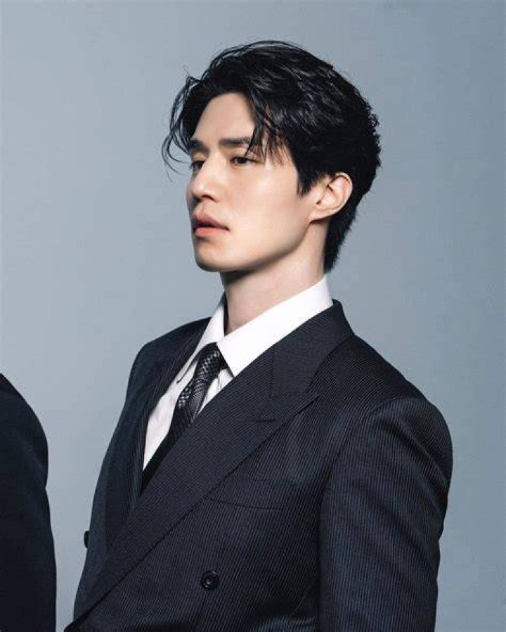 Lee Dongwook All The Details About His Married Life And Wife's Age