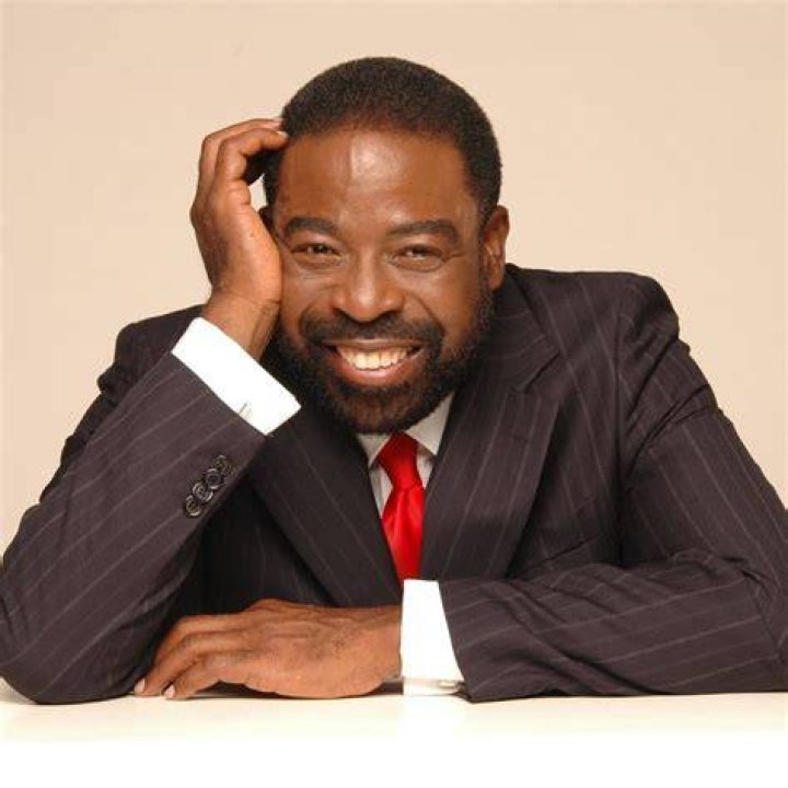Les Brown r&eacute;lation, fortune, taille, tatouage, origine 2023 Taddlr