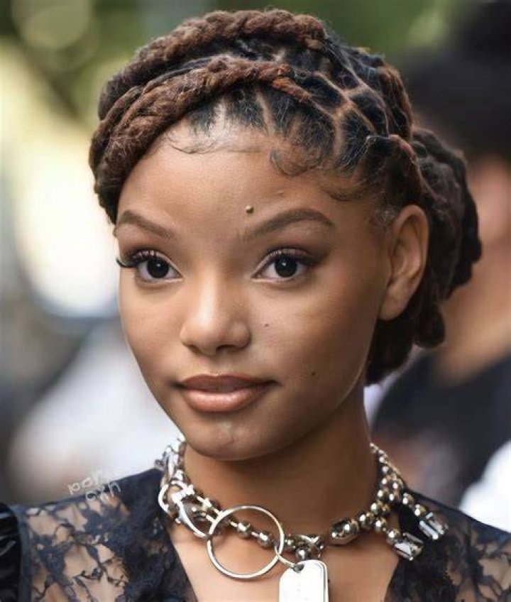 Locs Hairstyles, Cute Hairstyles, Halle Bailey Hair, Chloe And Halle