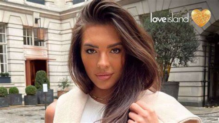 Love Island Gemma is on her Owen Highland Radio Latest Donegal