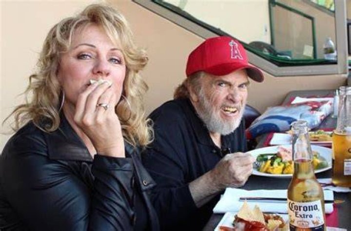 Merle Haggard And Wife Theresa Perform Loving Duet Of &lsquo;Jackson&rsquo; Country Rebel