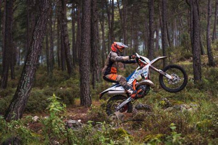 Momento OFF Road Ktm 300 Pot&ecirc;ncia aliada a Tecnologia