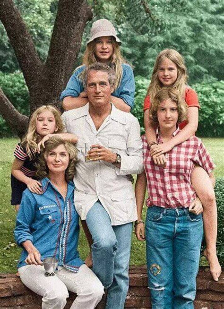 Paul Newman and Family with their Schnauzer Paul newman, Joanne woodward, Hollywood couples