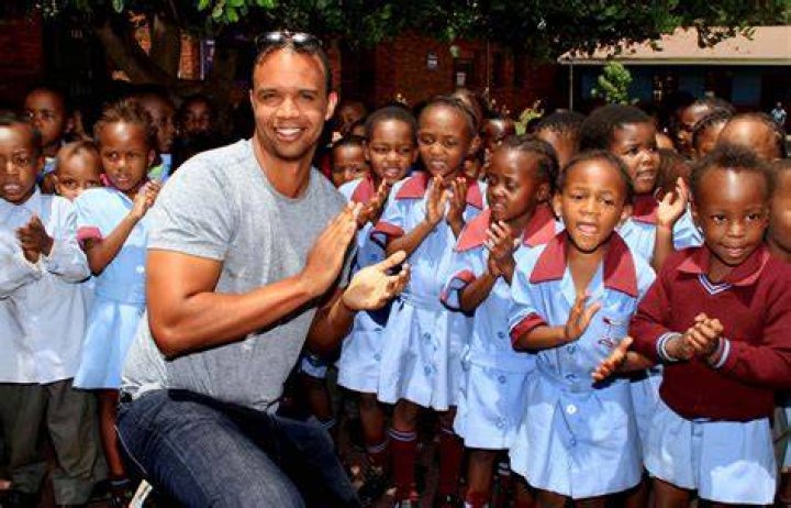 Phil Ivey Visits Nageng Primary School during WPT Alpha8 Johannesburg