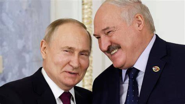 Putin and Lukashenko meet in St Petersburg to discuss ways to expand