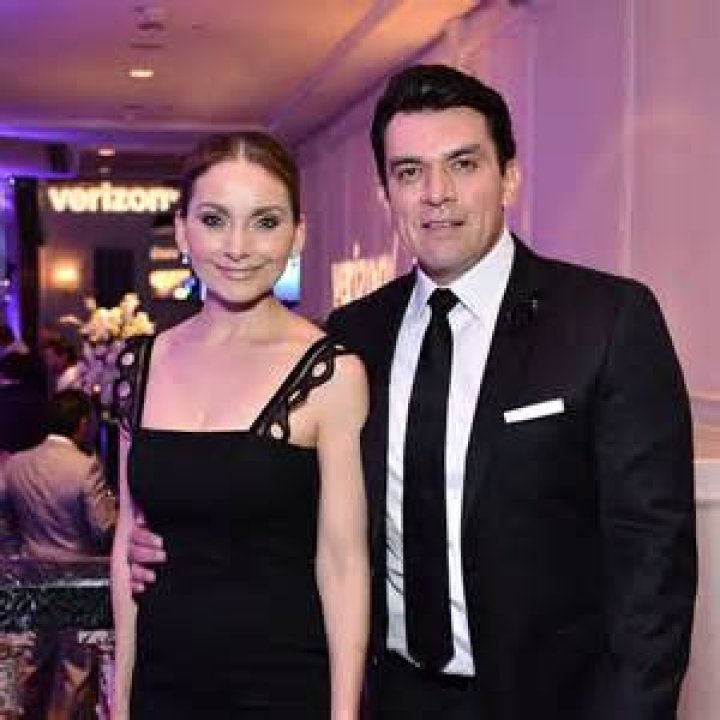 Salinas y Elizabeth &Aacute;lvarez celebran 10 a&ntilde;os de matrimonio
