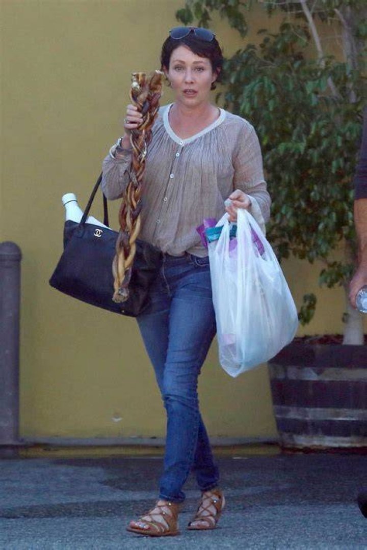 Shannen Doherty Shopping flowers in Malibu GotCeleb