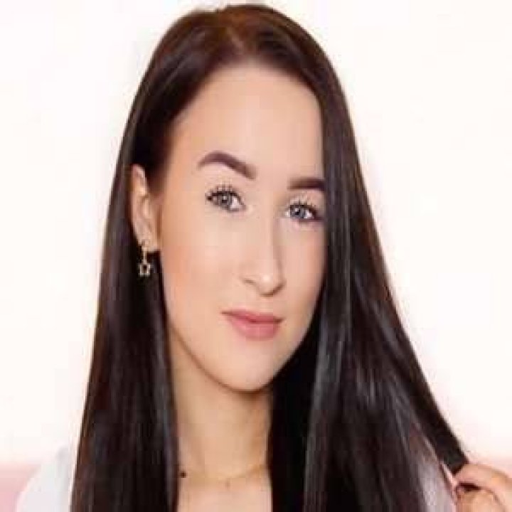 Sophie Louise Bio, Facts, Family Life of English YouTuber