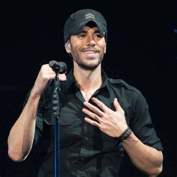 SwashVillage Enrique Iglesias Biograf&iacute;a