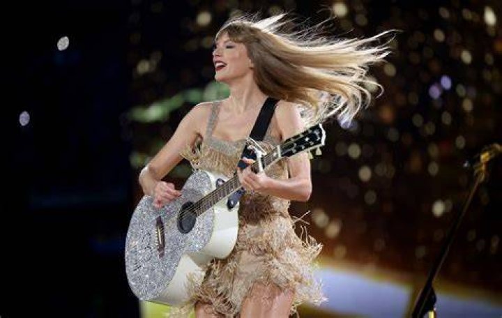 Taylor's surprise guests tonight was Little Mix singing Black Magic