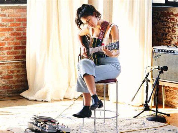 The virtuosic Molly Miller on her magical 335 and guitar a