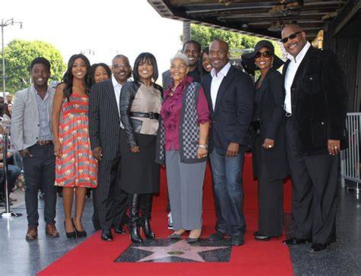 The Winans Family (whole family) Harmonies/Runs/Riffs YouTube