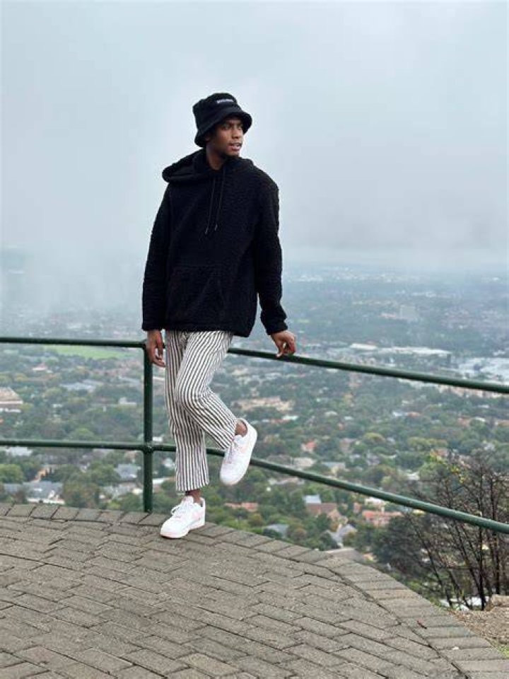 Thulani Mathebula 👁👑 on Twitter "Height 1.98 m = 6.50 Feet What’s
