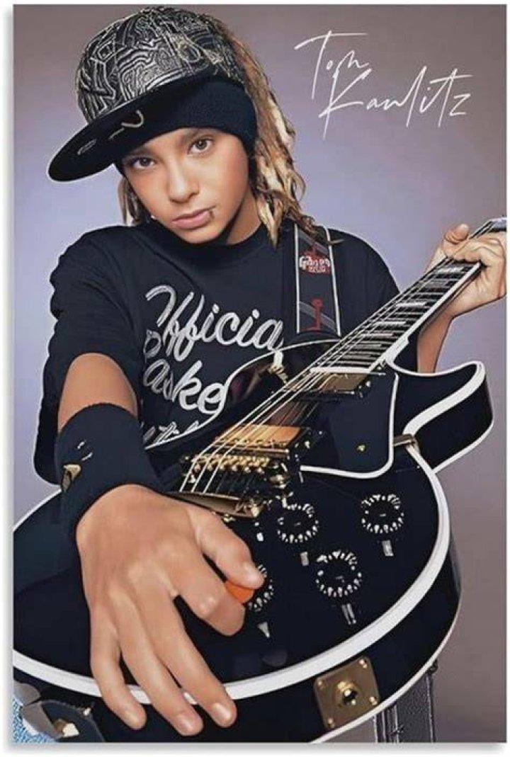 Tom Kaulitz .. &hearts; Guitar Photo (17809546) Fanpop