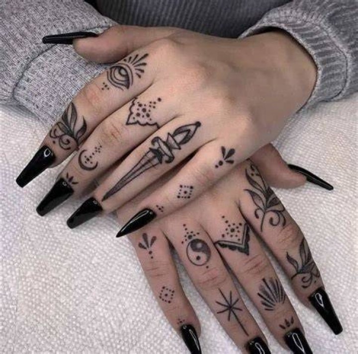 Top 73 Best Hand Tattoos for Women [2021 Inspiration Guide]
