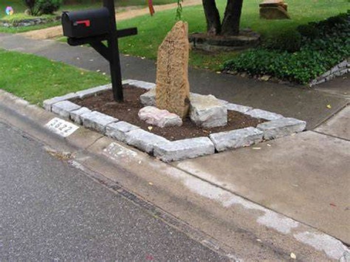 What is difference between edging and trenching? earchitect