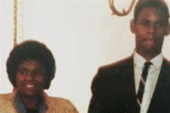 Who Was R Kelly Mom Joanne Kelly? Everything On Parents & Siblings