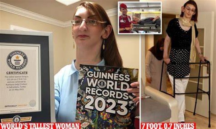 Woman With The World&rsquo;s Biggest Hands Mirror Online