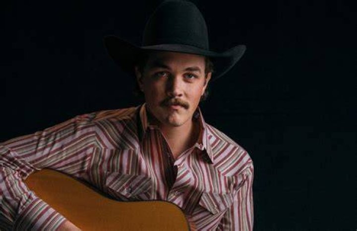 Zach Top Delivers Incredible Acoustic Performance of &ldquo;Bad Luck
